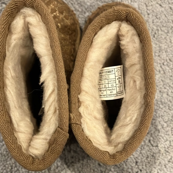 UGG Boots - Picture 5 of 6